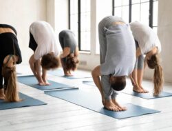 5 Gerakan Yoga yang Bisa Menyembuhkan Sakit Leher, Bantu Redakan Nyeri