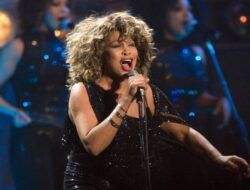 5 Artis Ini Jadi Tenaga Medis sebelum Terkenal, Tina Turner Nyanyi Sambil Kerja di RS