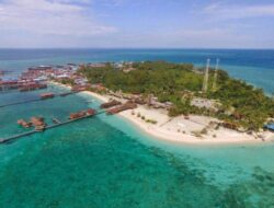 5 Pantai Terindah di Kalimantan, Pasir Putih dan Air Laut Biru