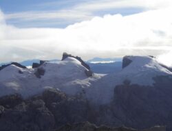 5 Tempat Wisata Bersalju di Papua, Mirip Seperti Luar Negeri