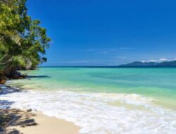 7 Rekomendasi Pantai di Kalimantan, Nomor 4 Nuansanya Paling Romantis