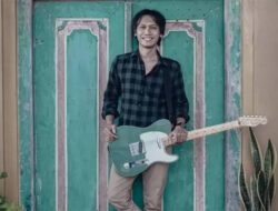 Gitar Kesayangan Eross Candra Laku Rp125 Juta dalam Lelang, 100% Didonasikan untuk Palestina