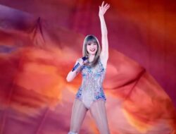 Jorok! Taylor Swift Kepergok Mengelap Ingus ke Baju saat Konser