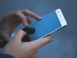 Cara mudah atasi masalah ponsel tidak bisa dimatikan