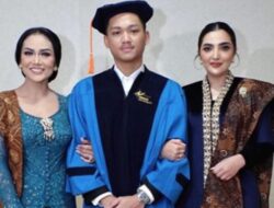 Krisdayanti Menitikkan Air Mata Bahagia di Momen Wisuda Azriel Hermansyah, Netizen Terharu
