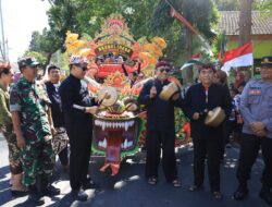 Warga Kota Probolinggo Berebut Gunungan Hasil Bumi, Kirab Budaya Nawasena Rahayu Mira Asasta – BeritaNasional.ID