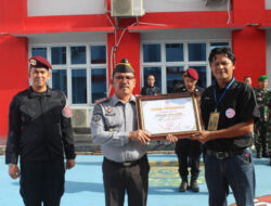 DPW A-PPI Riau Serahkan Sertifikat Penghargaan Terhadap Kalapas Narkotika Pekanbaru