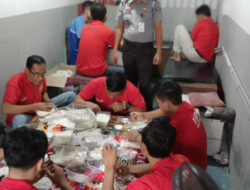 Optimalkan Pembinaan, Lapas Teluk Kuantan Latih Warga Binaan Membuat Kreasi Souvenir