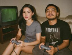 Cara bikin foto AI bermain PlayStation bareng artis di ChatGPT
