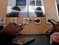 Bahaya dan cara aman isi daya baterai HP semalaman ditinggal tidur