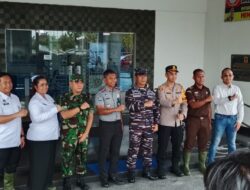 Perwakilan Bea Cukai Dumai Andry Irawan Kasi P2 Hadiri Undangan Penanaman Bibit Kelapa di Halaman Kantor Imigrasi.