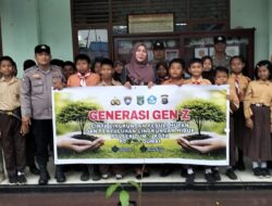 Polsek Dumai Kota Mengajarkan Siswa Siswi SD 003 Cinta Lingkungan Dengan Menanam Pohon