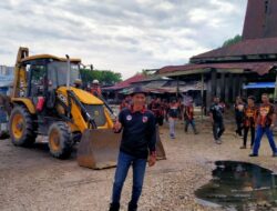 Ketua PAC Dumai Timur Pemuda Pancasila Edi Taufik Loreng kan Giat Gotong Royong