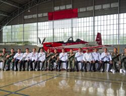 Kunjungi Wingdik/100 Terbang, Menko Polkam Tekankan Kualitas Pendidikan Penerbang Militer – BeritaNasional.ID