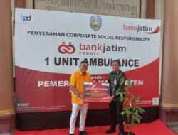 Bank Jatim Situbondo Serahkan Ambulans dan 1.000 Bibit Mahoni, Dukung Layanan Kesehatan dan Kelestarian Lingkungan – BeritaNasional.ID