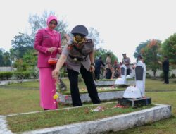 Polres Dumai Gelar Upacara Ziarah di Makam Pahlawan Damai Sentosa Kota Dumai Peringati Hari Bhayangkara ke-80