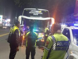Aksi Ugal-ugalan Bus Nyaris Celakai Rombongan Wartawan dan Warga, Dihentikan Polisi – BeritaNasional.ID