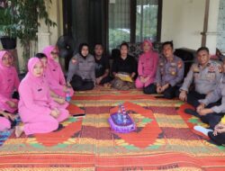 Silaturahmi dan Pemberian Tali Asih Polsek Dumai Timur kepada Keluarga Almarhum Aiptu Victor Sinaga