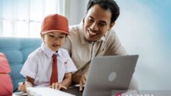 10 cara mengurangi screen time agar mata tetap sehat dan tidur nyenyak