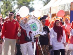 Warna Merah Putih Hiasi Balai Kota, Pemkot Batu Peringati HUT RI Lewat Jalan Sehat dan Aksi Kemanusiaan – BeritaNasional.ID