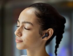 Pakai earbuds Bluetooth setiap hari, berbahaya bagi kesehatan?