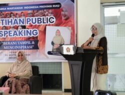Pelatihan Public Speaking IKWI Riau Dorong Perempuan Berani Tampil dan Ubah Mindset.