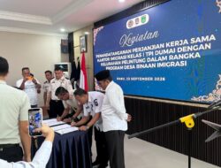 Kantor Imigrasi Kelas I TPI Dumai Bersama Kelurahan Pelintung Melaksanakan Perjanjian Penandatanganan Desa Binaan Imigrasi.