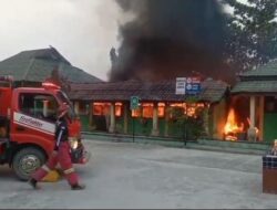 Gedung Multimeia Man 1 Dumai Terbakar Kerugian Ratusan Juta