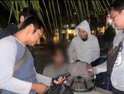 Curi Uang Rp 9 Juta Pemilik Warkop, Kurir Shopee di Probolinggo Menangis: Buat Berobat Anak Pak – BeritaNasional.ID